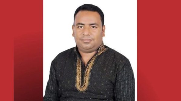 দিনে ধানের শীষ, রাতে ফুটবল মার্কায় ভোট চাইছেন ইকবাল