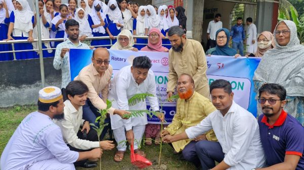 চাঁদপুর রোটারেক্ট ক্লাবের আয়োজনে শাহতলী জোবাইদা বালিকা উবিতে জাতীয় বৃক্ষরোপণ কর্মসূচী উদ্বোধন