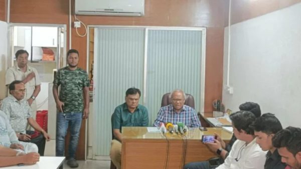 সরকারের ভাবমূর্তি বিনষ্ট করতে ষড়যন্ত্র করছে একটি গোষ্ঠী : রিজভী