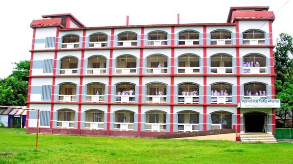 মতলবে নকল করায় এইচএসসির ৭ পরীক্ষার্থী বহিষ্কার, ৫ শিক্ষককে অব্যাহতি