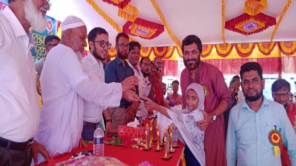 হাজীগঞ্জে প্রাথমিক শিক্ষা পদক প্রতিযোগিতার পুরস্কার বিতরণ