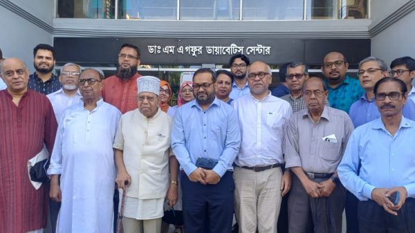 দেশখ্যাত ১১ বিশেষজ্ঞ চিকিৎসকের সেবা পেলেন ৫২৭ রোগী