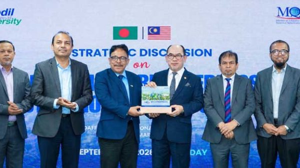 উচ্চশিক্ষায় আন্তর্জাতিক মান নিশ্চিতকরণে ড্যাফোডিলে বাংলাদেশ-মালয়েশিয়ার যৌথ আলোচনা