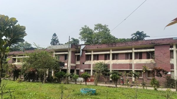 শাহরাস্তি উপজেলা স্বাস্থ্য কমপ্লেক্সে জনবল ও সরঞ্জাম সংকটে দুর্ভোগ