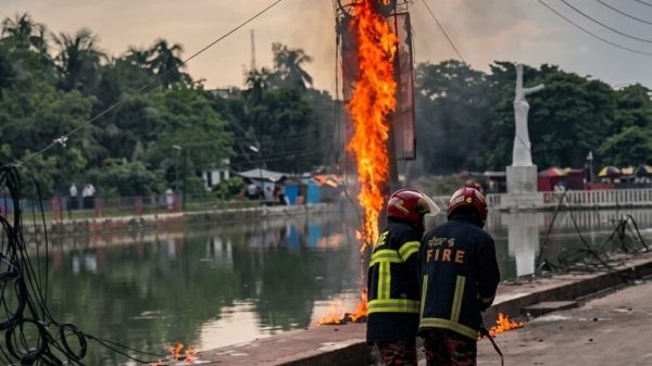 কেতুয়া হক মার্কেট-কৃষ্ণপুর সড়ক বেহাল, দুর্ভোগে শিক্ষার্থী ও রোগীরা