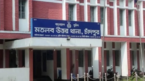 আদালতের নির্দেশে মতলব উত্তরের ওসিকে অপসারণ