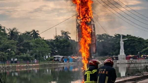 বিদ্যুৎ খুঁটিতে বারবার আগুন, কার উদাসীনতায়?