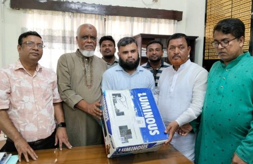 হাইমচর স্বাস্থ্য কমপ্লেক্সে শেখ ফরিদ আহম্মেদ মানিকের পক্ষে আইপিএস প্রদান