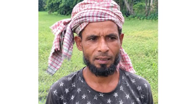 প্রতিকূলতার মধ্যেও মাঠ ছাড়েননি ফরিদগঞ্জের কৃষক আলী মিয়া