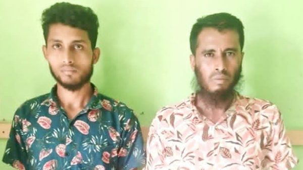 হাজীগঞ্জে ২০ পিস ইয়াবাসহ বাবা-ছেলে আটক