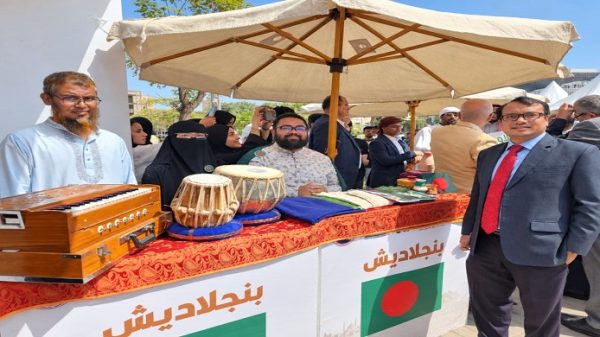আইন শামস বিশ্ববিদ্যালয়ে বর্ণাঢ্য নবীন বরণ