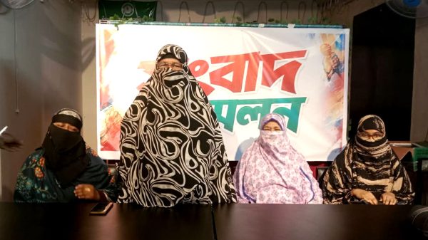 চাঁদপুরে ছেলের বিরুদ্ধে মায়ের সংবাদ সম্মেলন