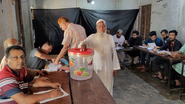 ব্যাপক আনন্দ-উৎসাহে কামতা বাজার ব্যবসায়ী সমিতির নির্বাচন অনুষ্ঠিত