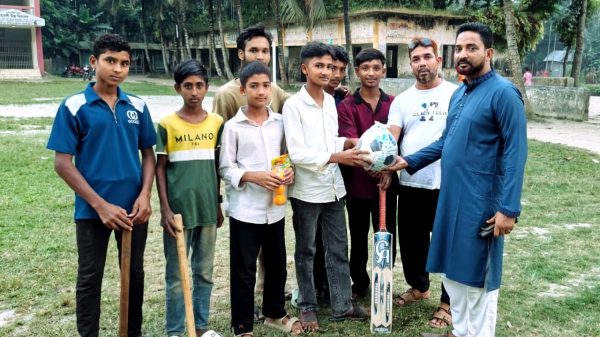 মাদক থেকে যুবসমাজকে দূরে রাখতে স্বপন মাহমুদের ক্রীড়াসামগ্রী বিতরণ