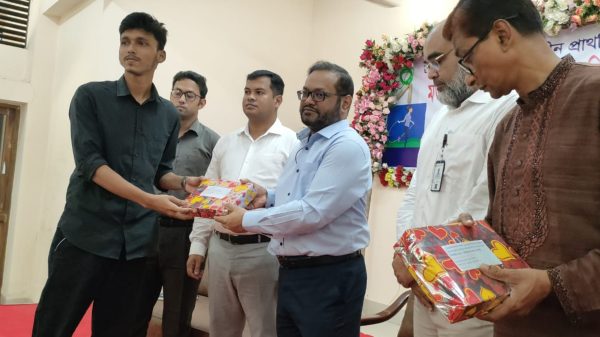 ঝরে পড়া রোধে চাঁদপুর সদর উপজেলা প্রশাসনের উদ্যোগ