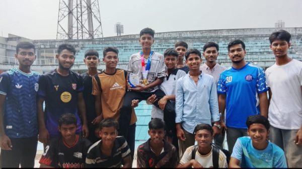 হ্যাটট্রিক স্বর্ণপদকে বিভাগীয় সাঁতারে সেরা মৈশাদীর লিমন
