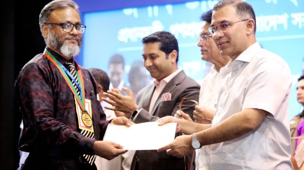 জাতীয় পর্যায়ে গুণী শিক্ষকের সম্মাননা পেলেন ড. মাসুদ হোসেন