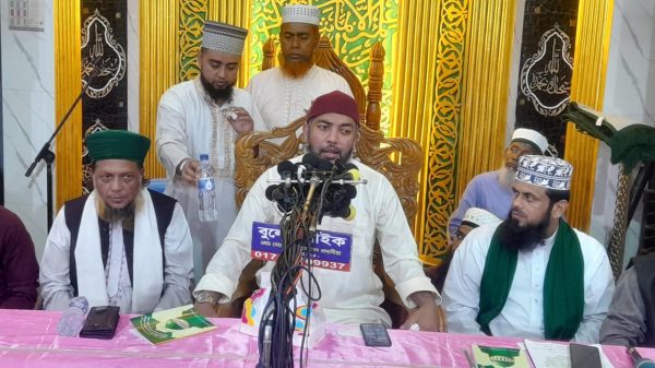 বিটিভিতে তিন ঘণ্টার লাইভ বিতর্কের চ্যালেঞ্জ বাবর আজহারীর