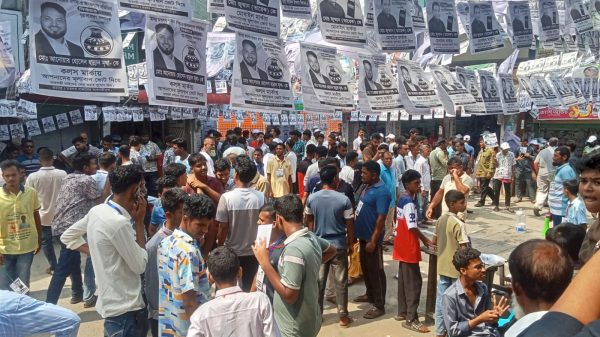 উৎসবমুখর পরিবেশে চলছে মতলব বাজার বণিক সমিতির নির্বাচন