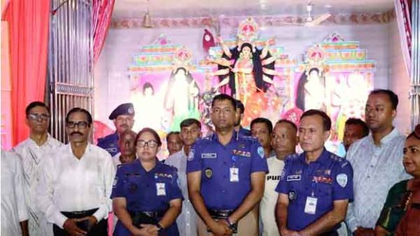 চাঁদপুরে দুর্গাপূজার নিরাপত্তা পরিদর্শনে অতিরিক্ত ডিআইজি নাজিমুল হক