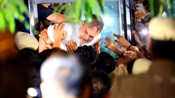 রাহুল ও প্রিয়াঙ্কা গান্ধীকে আবারও আটক করল পুলিশ, দিল্লিতে বিক্ষোভ
